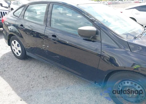 2016 Ford Focus S z USA, uszkodzony, nr VIN 1FADP3E20GL232363